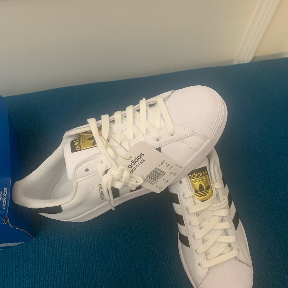 Adidas/ men’s 8.5/ new/ color white & black.